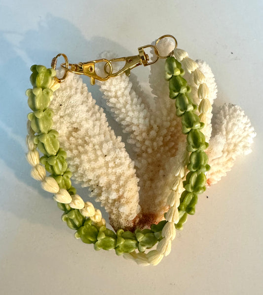 Green Crown Flower & Pikake Purse Lei