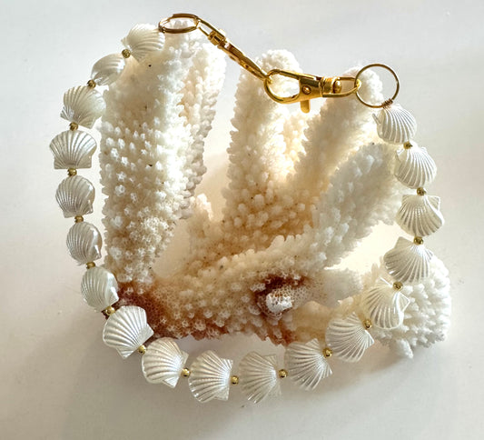 Faux Clam Shell Lei